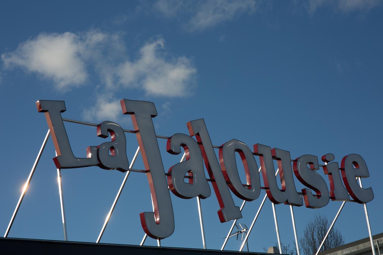 ホテル La Jalousie Saint-Aignan-de-Cramesnil エクステリア 写真
